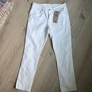 NWT Womans Levi jeans